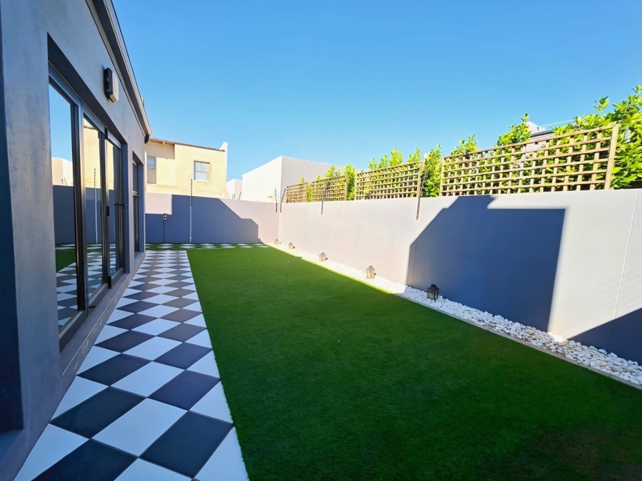 To Let 3 Bedroom Property for Rent in Sandown Western Cape